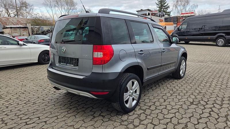 Gebraucht Skoda Yeti Elegance 140 PS (102 kW) 2013 Seda steel/platin/steel grau SUV