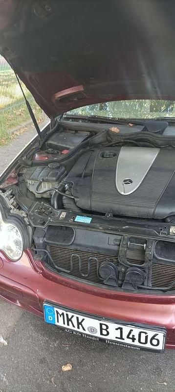 Rot Gebraucht 2003 Mercedes C200 Avantgarde Kombi | 2.800 € (Fairer Preis) - Bild 1/4