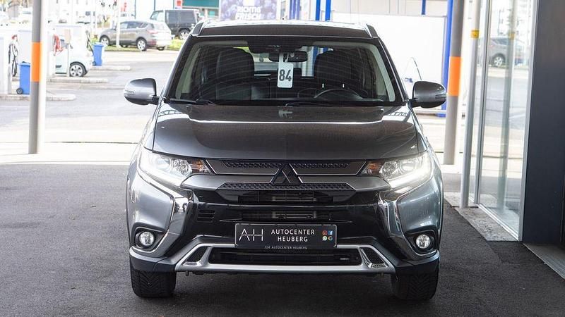 Gebraucht Mitsubishi Outlander 170 PS (125 kW) 2022 Silber SUV
