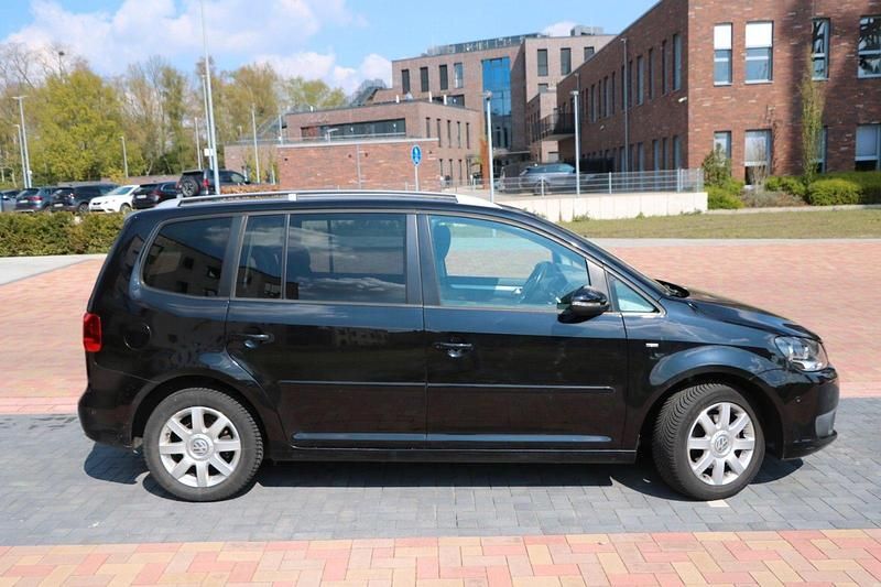 Gebraucht VW Touran Cup 105 PS (77 kW) 2015 Schwarz Van / Kleinbus