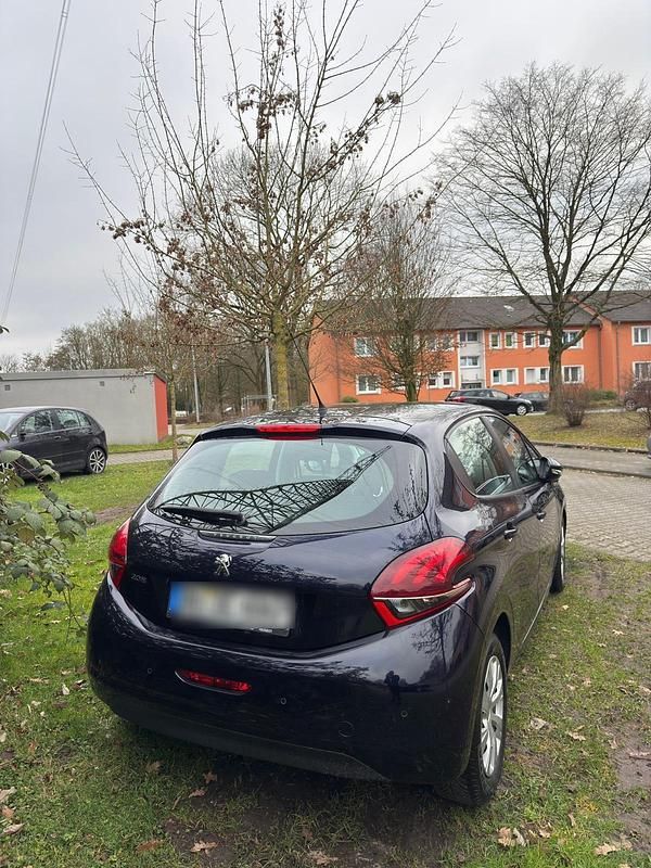 Gebraucht Peugeot 208 82 PS (60 kW) 2018 Blau Kleinwagen