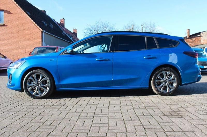 Gebraucht Ford Focus ST-Line X 155 PS (114 kW) 2024 Blau Limousine