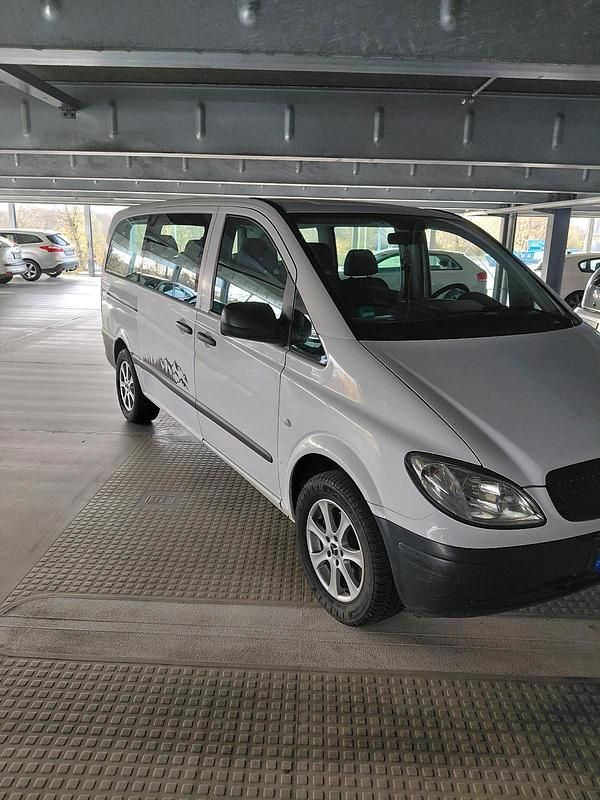 Weiß Gebraucht 2009 Mercedes Vito Van / Kleinbus | 8.300 € - Bild 1/4