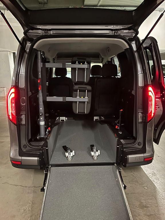 Grau Gebraucht 2023 Mercedes T180 Edition Van / Kleinbus | 45.750 € - Bild 1/3