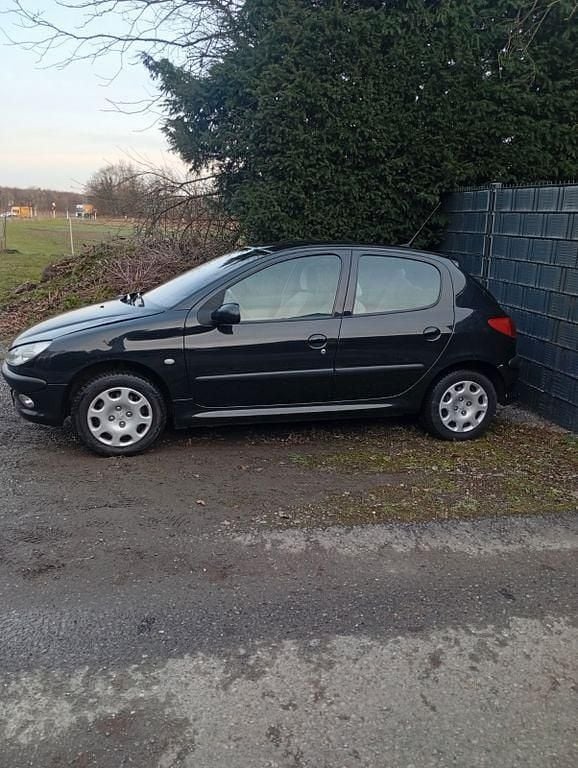 Gebraucht Peugeot 206 Premium 75 PS (55 kW) 2004 Schwarz Limousine