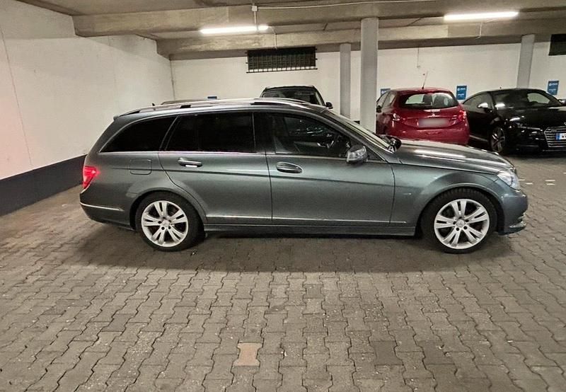 Gebraucht Mercedes C250 204 PS (150 kW) 2011 Grau Kombi