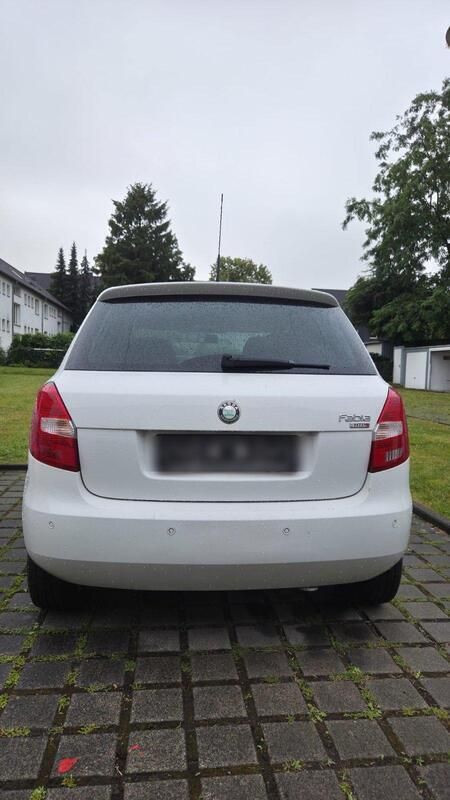 Weiß Gebraucht 2009 Skoda Fabia Kleinwagen | 1.000 € (Superpreis) - Bild 1/4