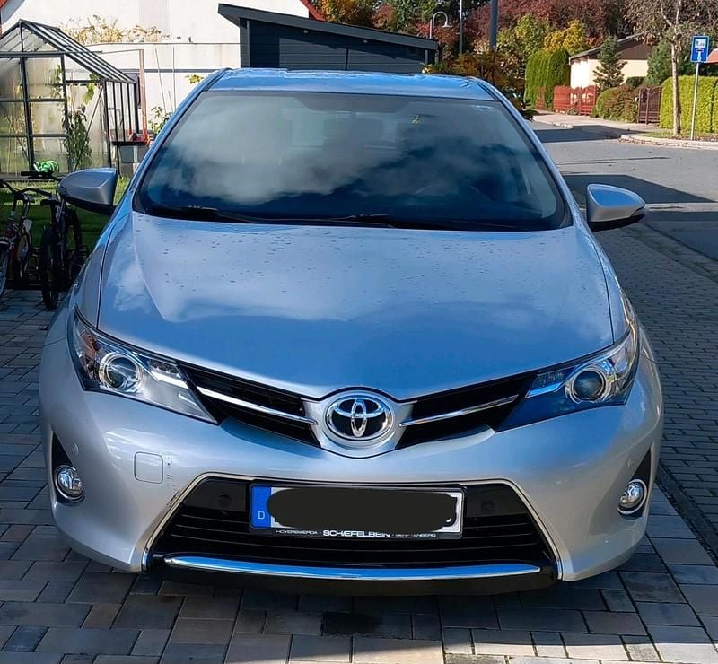 Silber Gebraucht 2014 Toyota Auris Limousine | 8.100 € (Guter Preis) - Bild 1/4