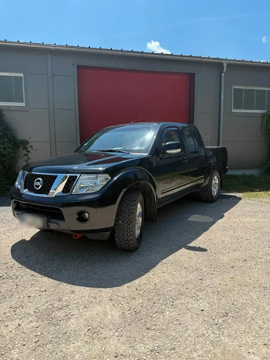Gebraucht Nissan Navara 190 PS (139 kW) 2013 Schwarz Pickup
