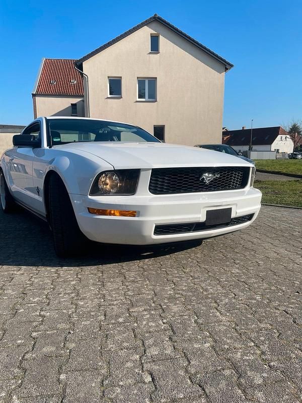 Gebraucht Ford Mustang 212 PS (155 kW) 2005 Weiß Coupé