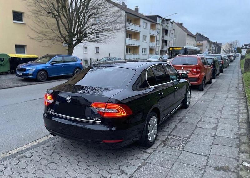 Gebraucht Skoda Superb Elegance 125 PS (91 kW) 2014 Schwarz Limousine