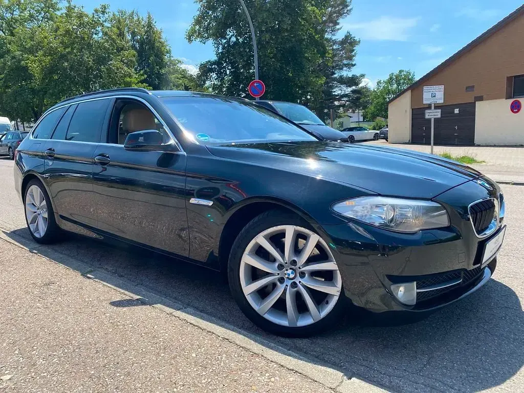 Gebraucht BMW 525 Sport Line 218 PS (160 kW) 2012 Schwarz Limousine
