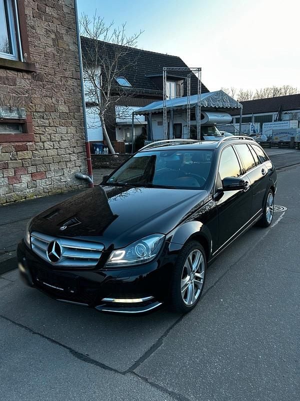 Gebraucht Mercedes C220 170 PS (125 kW) 2015 Schwarz Kombi