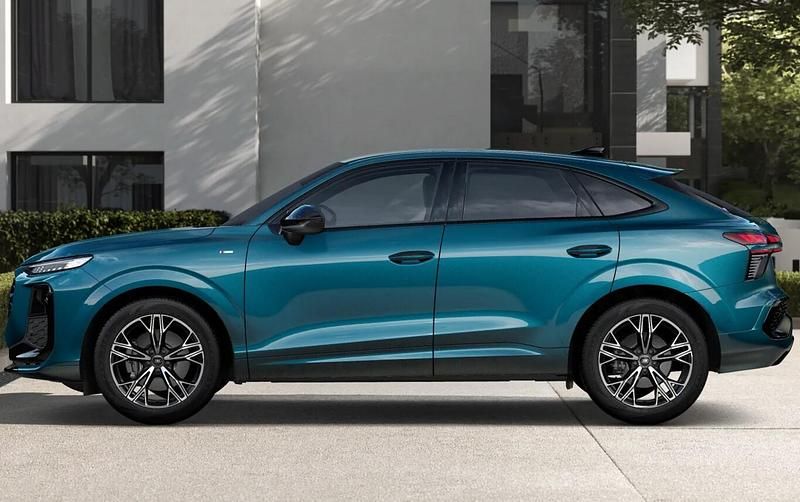 Neu Audi Q3 Sportback Ambiente 265 PS (194 kW) 2026 Malpeloblau metallic SUV