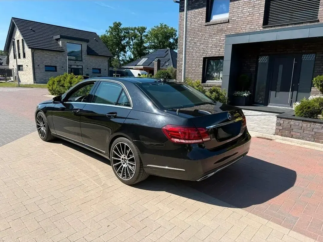 Gebraucht Mercedes E300 Avantgarde 231 PS (169 kW) 2015 Schwarz Limousine