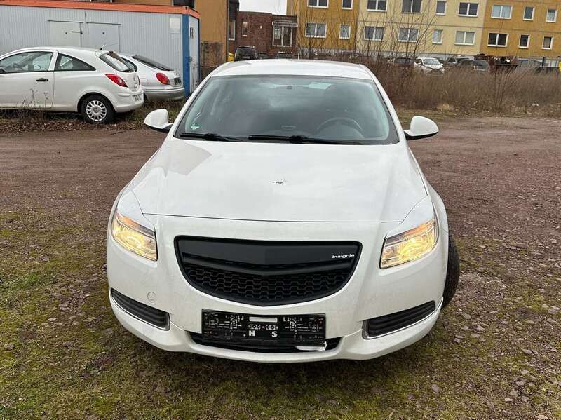 Weiß Gebraucht 2009 Opel Insignia Limousine | 3.800 € (Superpreis) - Bild 1/4
