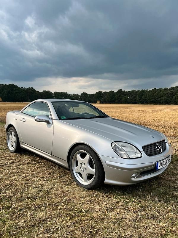 Silber Gebraucht 2000 Mercedes SLK200 AMG Cabrio | 6.900 € (Etwas zu teuer) - Bild 1/4