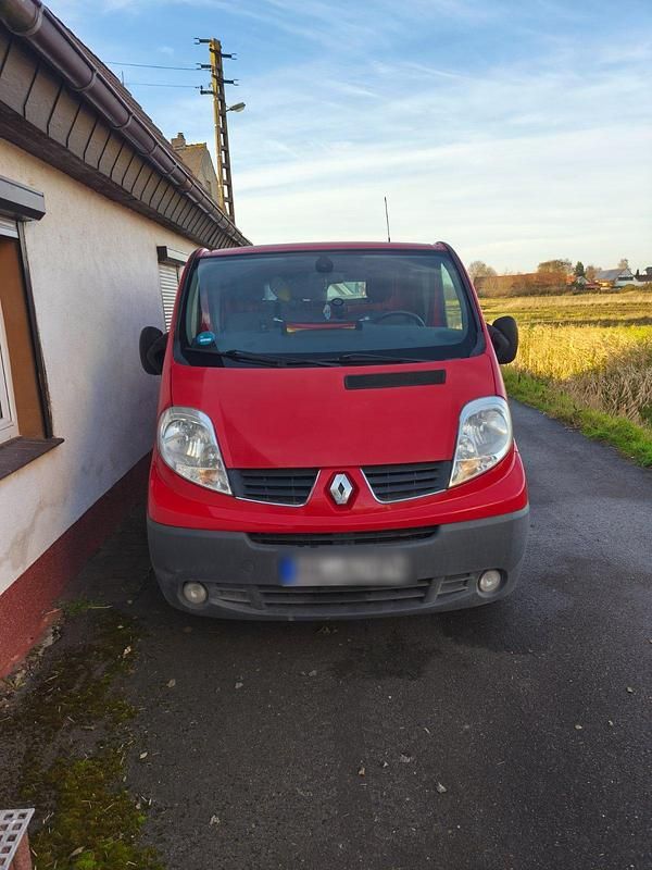 Gebraucht Renault Trafic 115 PS (84 kW) 2013 Rot Van / Kleinbus