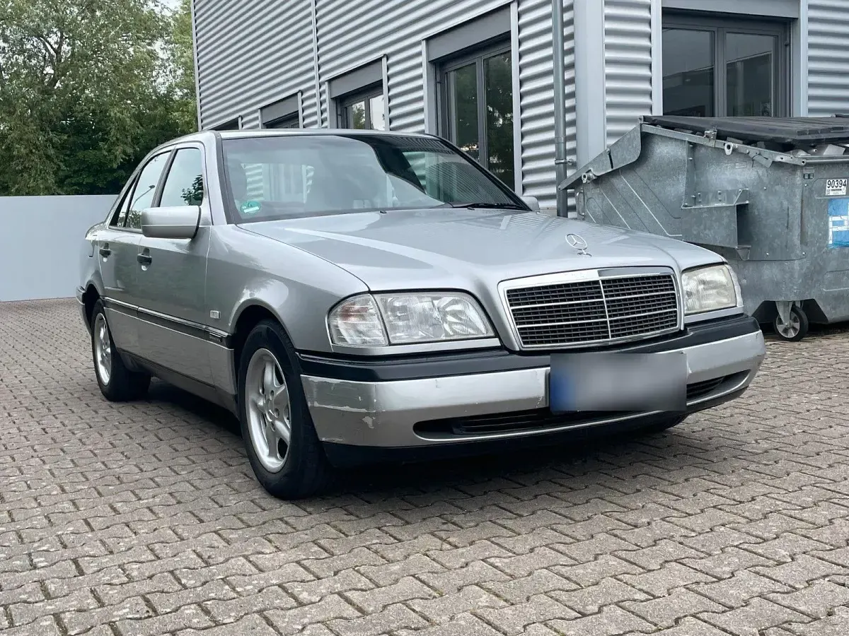Gebraucht Mercedes C180 122 PS (89 kW) 1997 Silber Limousine