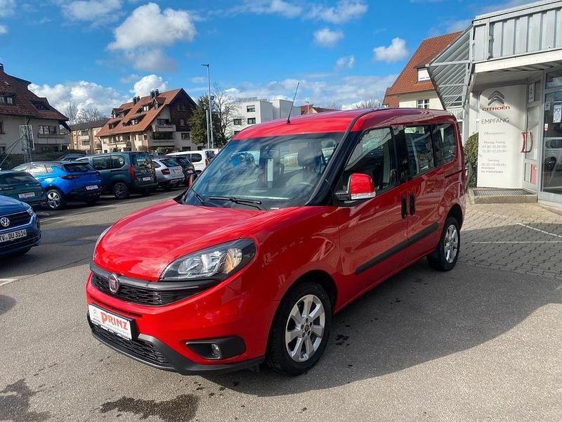 Gebraucht Fiat Doblò 95 PS (69 kW) 2019 Rot Van / Kleinbus