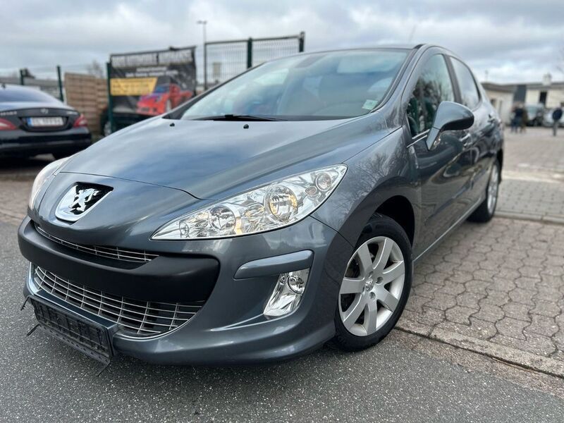 Grau Gebraucht 2010 Peugeot 308 Premium Limousine | 2.300 € (Guter Preis) - Bild 1/4