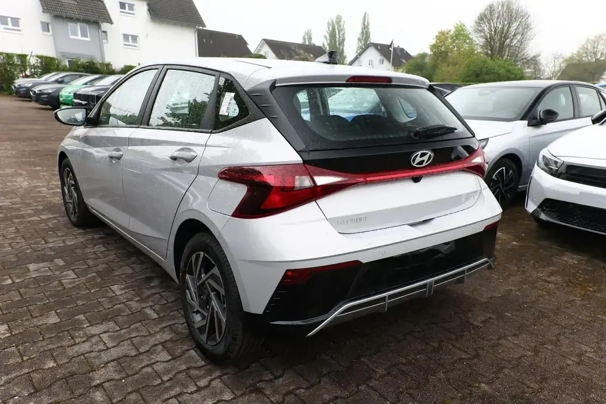 Neu Hyundai i20 Select 90 PS (66 kW) 2026 Lumen grey mineraleffekt Kleinwagen