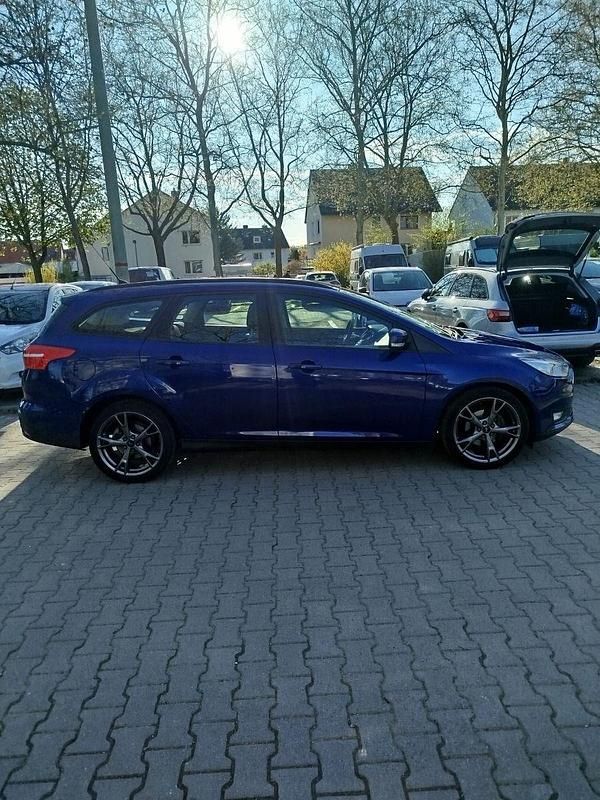 Usata Ford Focus 120 CV (88 kW) 2016 Blu Station wagon