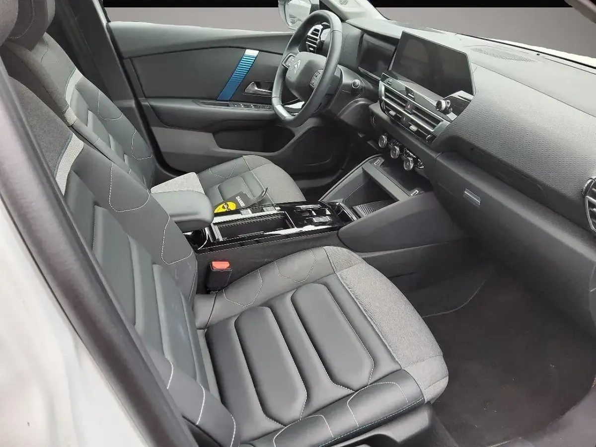 Gebraucht Citroën e-C4 Shine 100 kW (136 PS) 2023 Manufacturer Limousine