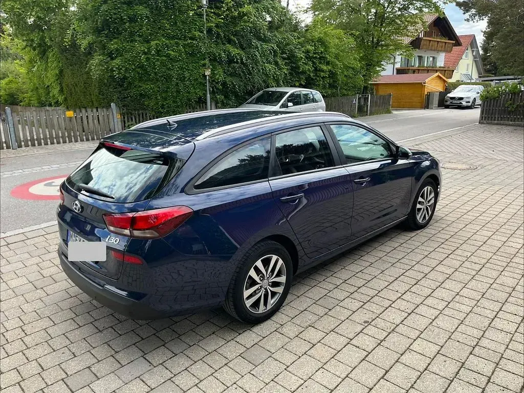 Gebraucht Hyundai i30 140 PS (102 kW) 2018 Blau Kombi