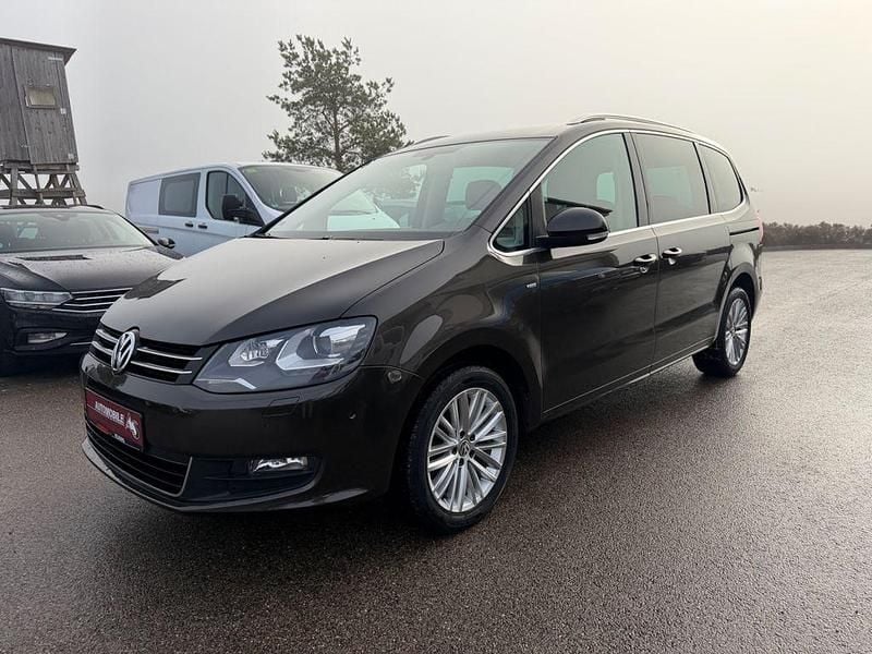 Braun Gebraucht 2015 VW Sharan Cup Van / Kleinbus | 12.990 € (Superpreis) - Bild 1/4