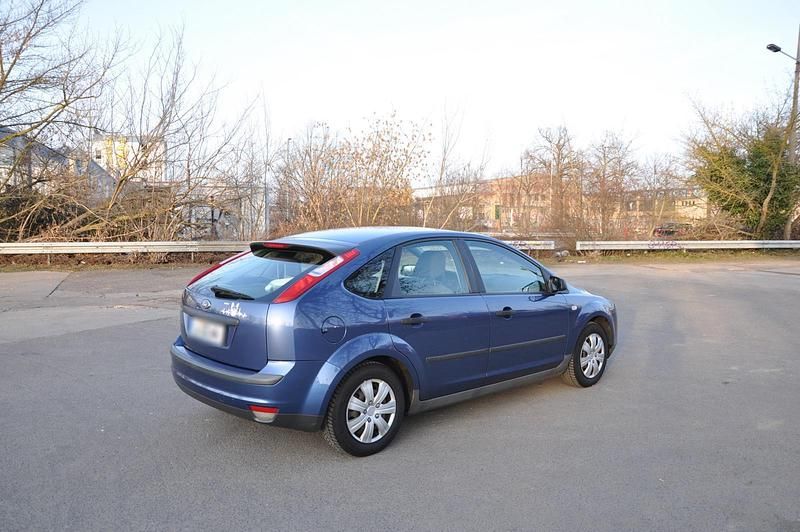 Gebraucht Ford Focus 101 PS (74 kW) 2005 Blau Kleinwagen