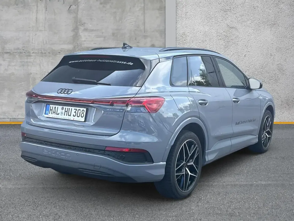 Neu Audi Q4 e-tron Sport 150 kW (204 PS) 2025 Außenfarbe: SUV