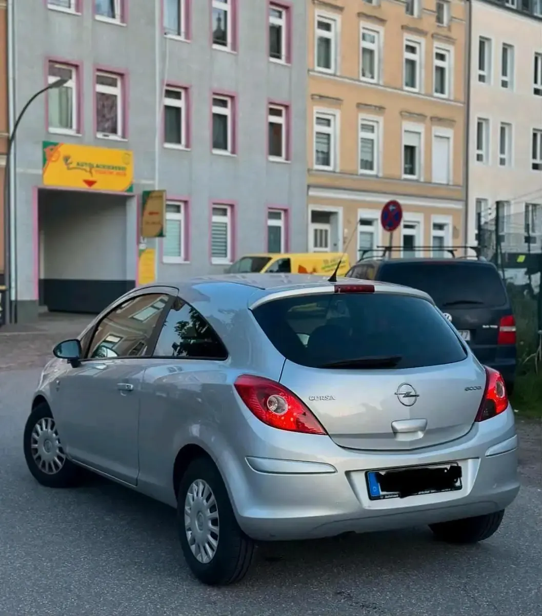 Gebraucht Opel Corsa 100 PS (73 kW) 2010 Silber Kleinwagen
