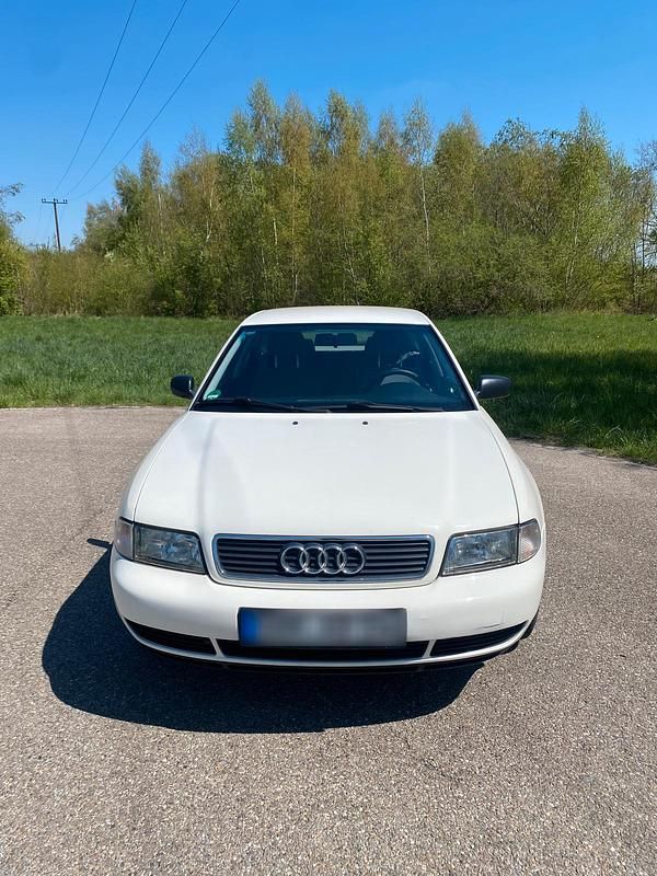 Gebraucht Audi A4 125 PS (91 kW) 1995 Weiß Limousine