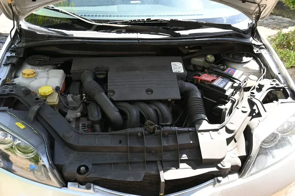 Usata Mazda 2 75 CV (55 kW) 2006 Argento Utilitaria