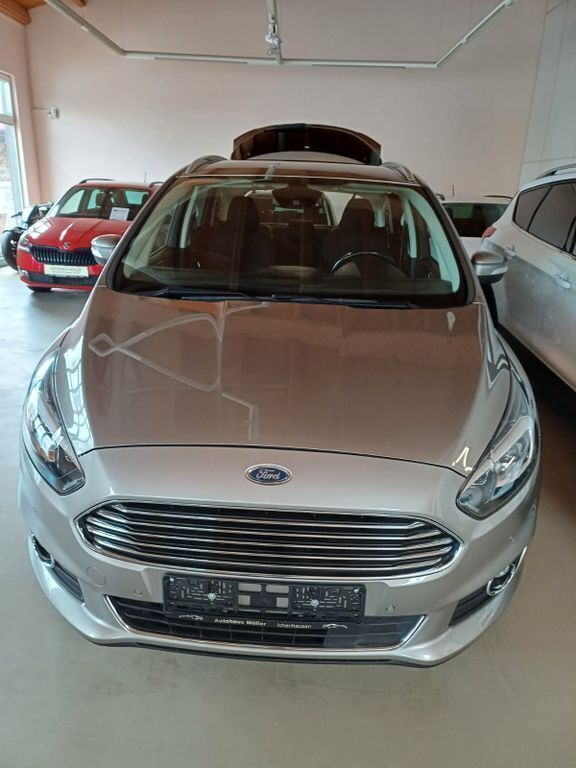Silber Gebraucht 2018 Ford S-MAX Titanium Van / Kleinbus | 23.000 € (Etwas zu teuer) - Bild 1/4