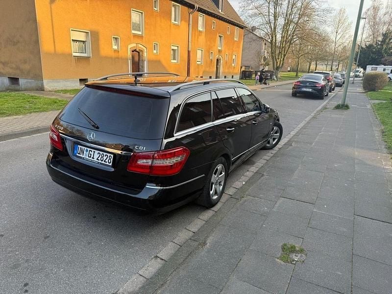 Gebraucht Mercedes E250 204 PS (150 kW) 2009 Schwarz Limousine