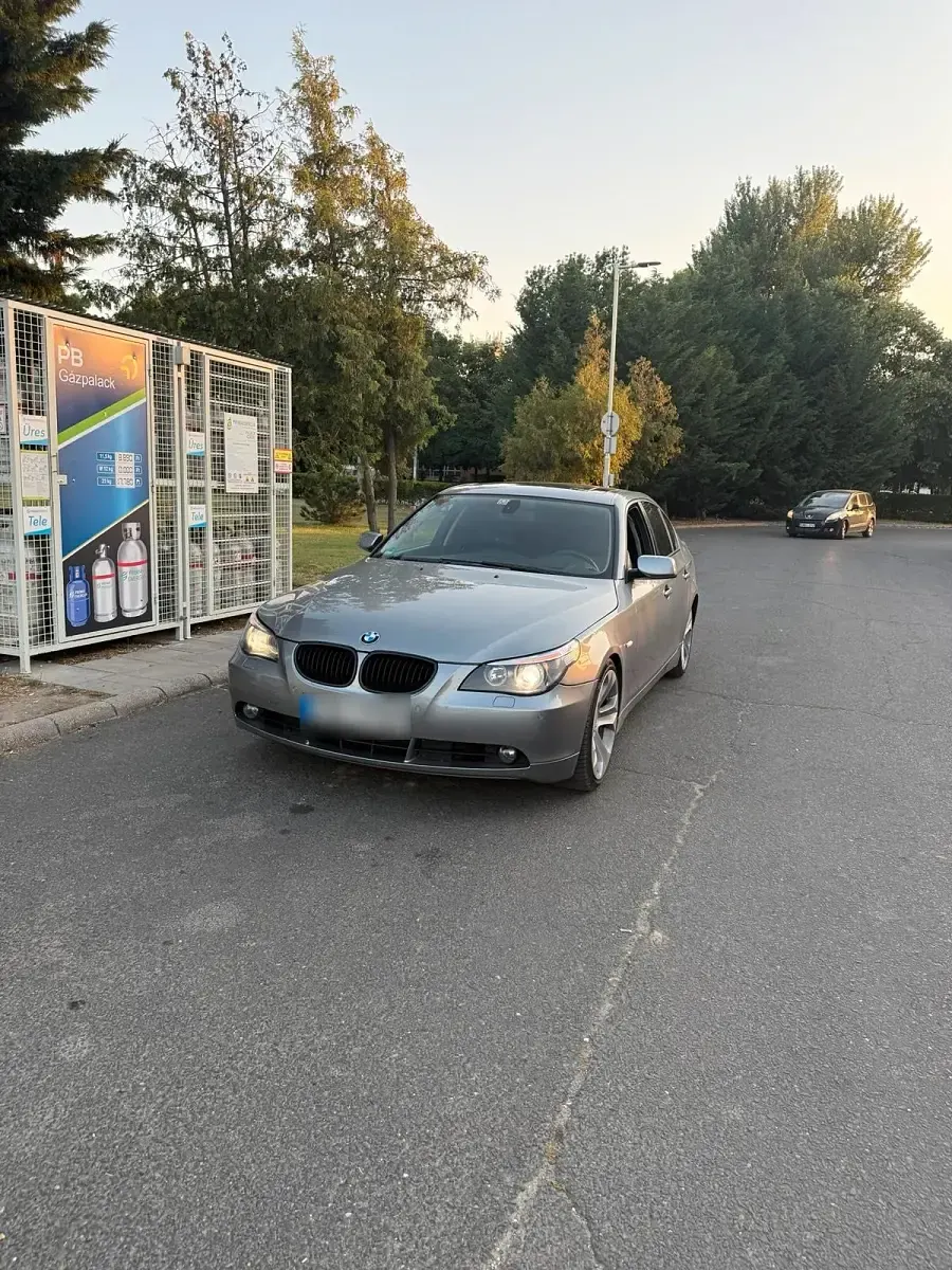 Gebraucht BMW 545 333 PS (244 kW) 2004 Grau Limousine