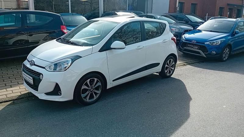 Gebraucht Hyundai i10 Style 87 PS (63 kW) 2017 Weiß Kleinwagen