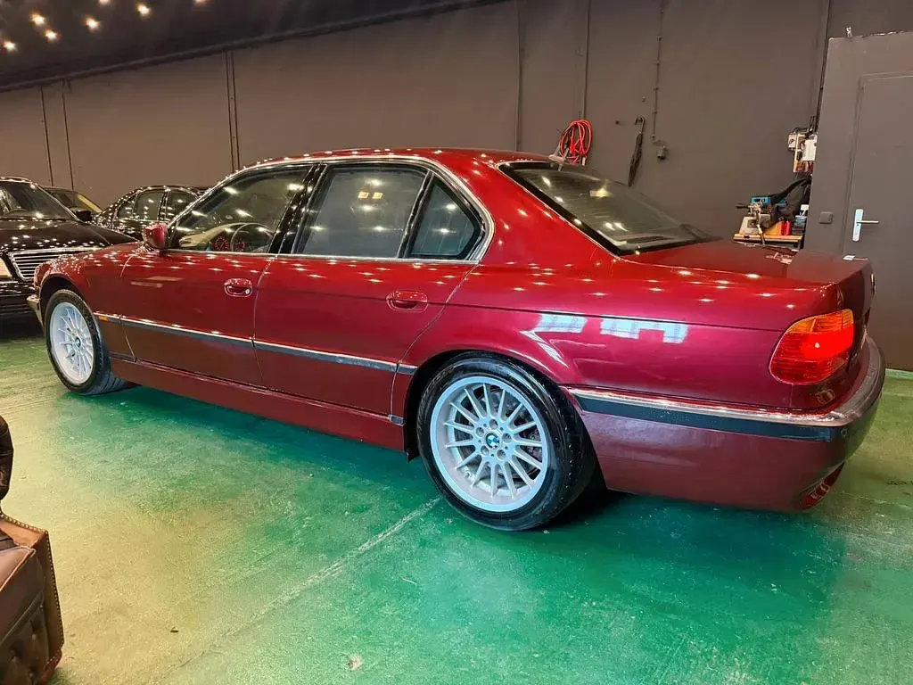 Gebraucht BMW 750 326 PS (239 kW) 1998 Rot Limousine