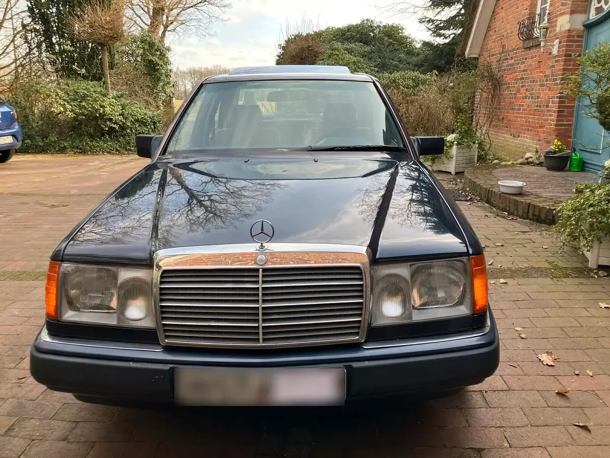 Gebraucht Mercedes E260 160 PS (117 kW) 1992 Blau Limousine