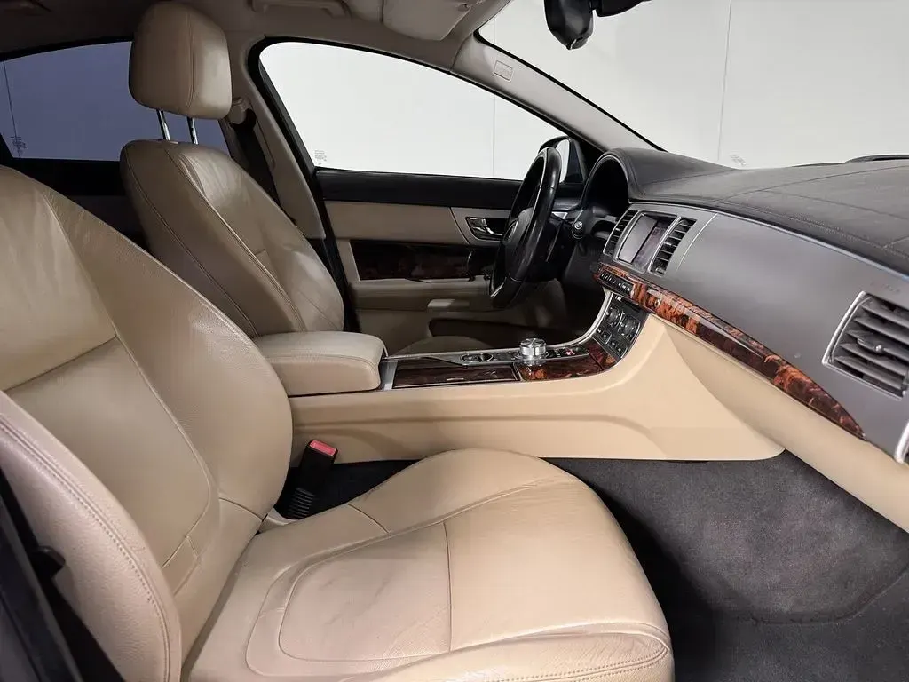 Gebraucht Jaguar XF 163 PS (119 kW) 2012 Blau Limousine