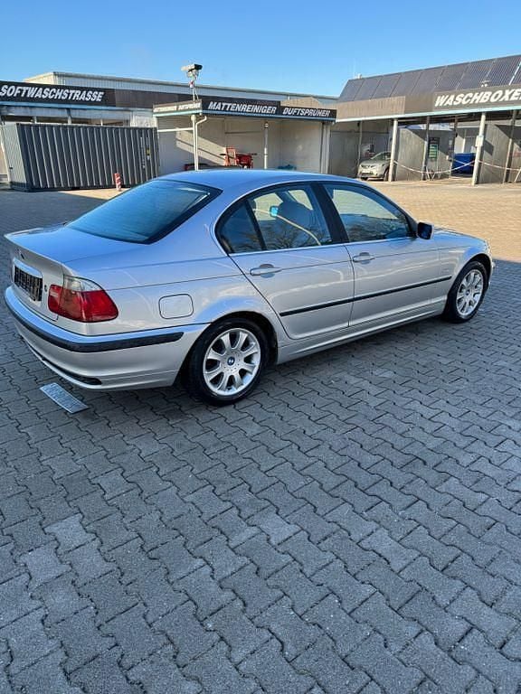 Gebraucht BMW 320 150 PS (110 kW) 2000 Silber Limousine