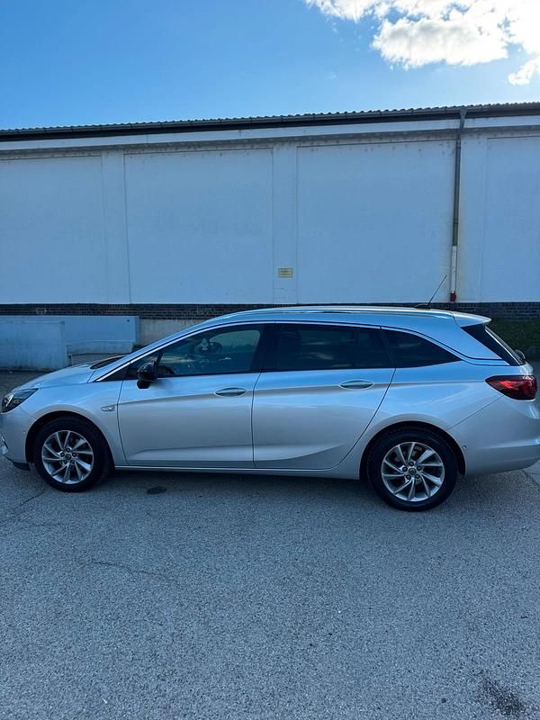 Gebraucht Opel Astra 131 PS (96 kW) 2022 Grau Limousine