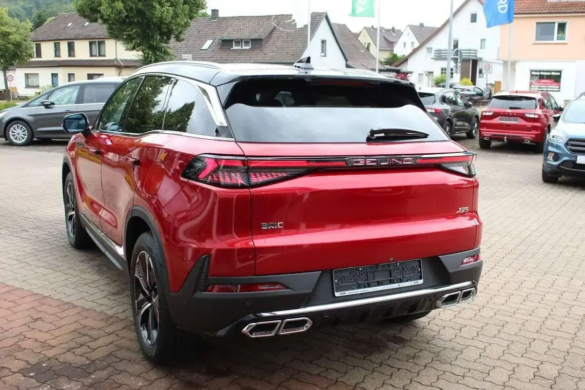 Nowe Baic X75 177 KM (130 kW) 2025 Czerwony SUV