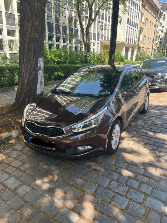 Braun Gebraucht 2013 Kia Ceed Kombi | 7.499 € (Guter Preis) - Bild 1/4