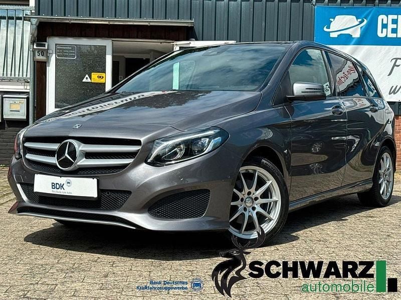 Grau Gebraucht 2017 Mercedes B220 Van / Kleinbus | 17.970 € (Fairer Preis) - Bild 1/4