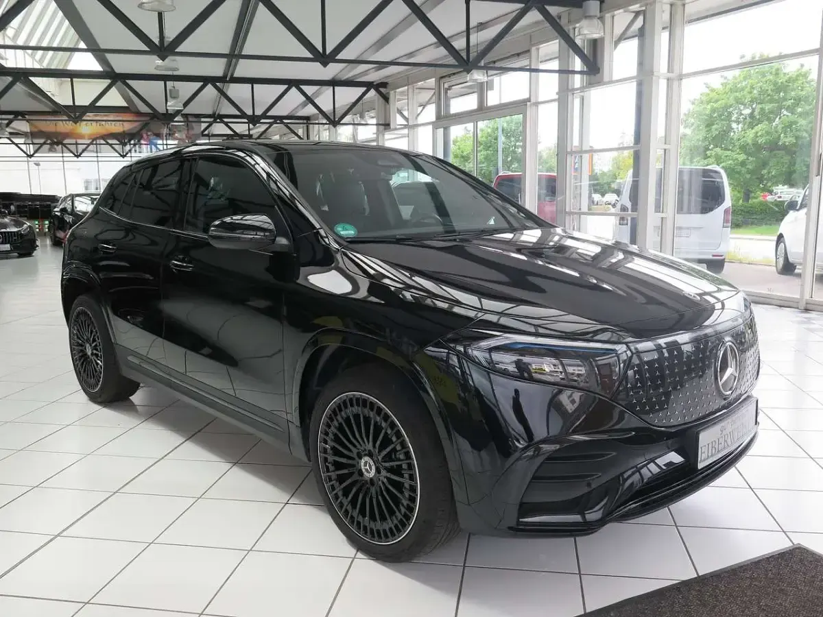 Gebraucht Mercedes EQA250 AMG 139 kW (190 PS) 2025 Kosmosschwarz  metalliclack SUV