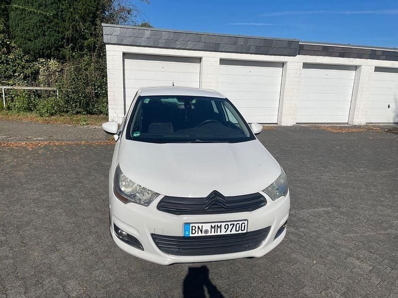 Weiß Gebraucht 2012 Citroën C4 Exclusive Limousine | 5.800 € (Fairer Preis) - Bild 1/4