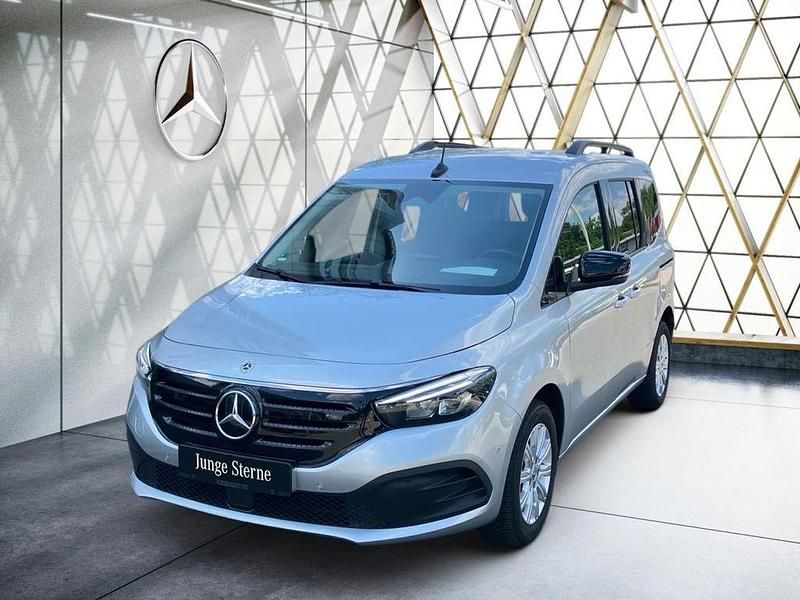 Helvinsilber metallic Gebraucht 2024 Mercedes EQT200 Van / Kleinbus | 24.939 € (Superpreis) - Bild 1/4